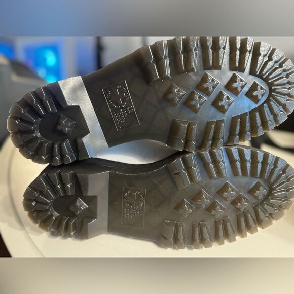 Dr. Martens Devon Flower Quad Platform Boots In White Size 9 - Picture 8 of 8